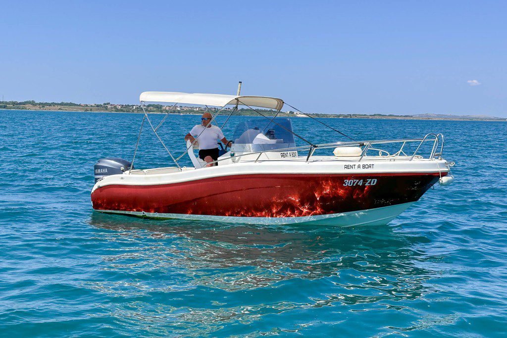 GS Nautica 650 – comfortable boat for rent in Nin